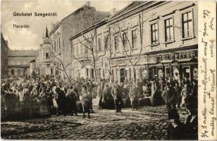 1906 Szeged, Piac tér, Tóth Péter üzlete, Gyógyszertár, piaci árusok, tömeg. Kiadja Grünwald Herman