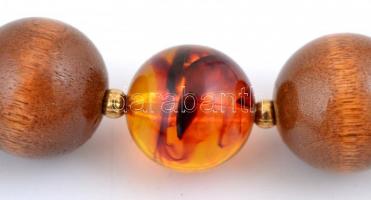 Extravagáns fa és borostyánutánzat szemekből álló nyaklánc, h: 68 cm