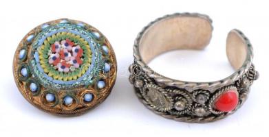 Filigrán díszítésű ezüst(Ag) gyűrű + mozaikos díszítésű kitűző, d: 1,8 cm