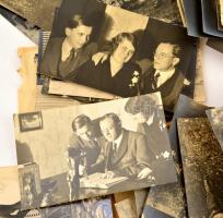 cca 1920-1940 Vegyes fotó tétel, kb. 150 db,közte egy keményhátú fotóval, 6x4 cm és 17x23 cm közötti...