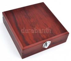 Bornyitó készlet, fa dobozban, újszerű állapotban