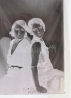 1930-1933 Vetschka (Vecsérdy) Imre (1892-?) volt katonatiszt, amatőr fotós fotóhagyatéka, 5 doboz kb...