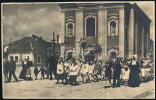 cca 1920-1940 Egyházi körmenet Mosonmagyaróváron, fotó,13x21 cm