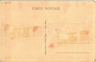 Saigon, Cochinchine, Vieille femme indigene revenant du marché / old native woman returning from the...