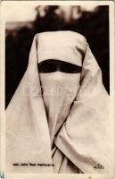 Jolis Yeux marocains / young Moroccan woman, folklore (gluemark)