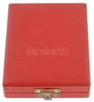 ~1970-1980. "Gyógyszerkutató Intézet - 10 éves törzsgárda" fém emlékérem és zománcozott ki...