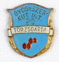 ~1970-1980. "Gyógyszerkutató Intézet - 20 éves törzsgárda" aranyozott fém emlékérem és zom...