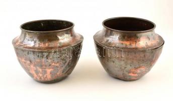 cca 1900 James Shoolbred & Co. réz kaspó + tartó állványok párban, hibás (letörött fül rész, kas...