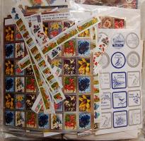 Legalább 2-3.000 db modern karácsonyi és jótékonysági levélzáró részben ívekben, továbbá karácsonyi használatlan üdvözlőkártyák, stb.