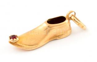 Arany (Au. ) 14 K cipő medál cirkonnal, jelzett, bruttó: 1,3 g