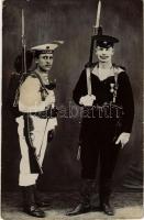 Osztrák-magyar matrózok szuronyos puskákkal / WWI Austro-Hungarian Navy K.u.K. Kriegsmarine, mariners with rifles, bayonets. Photo by Eden, Bangalore