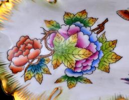 Herendi Viktória mintás porcelán leveles tálka, kézzel festett, jelzett, kis kopásnyomokkal, 15×9 cm