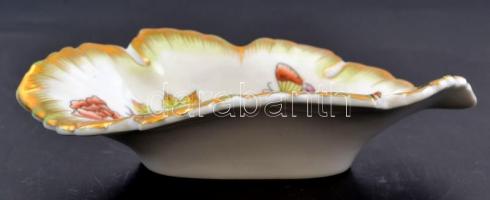 Herendi Viktória mintás porcelán leveles tálka, kézzel festett, jelzett, kis kopásnyomokkal, 15×9 cm
