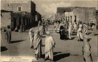 Gafsa, Rue du General Philibert / street view with folklore (EB)