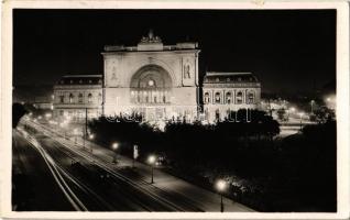 1940 Budapest VII. kivilágított Keleti pályaudvar este