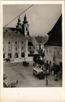 Székesfehérvár, Károly király tér, autóbusz "Rudabányai" reklámmal, üzlet. Foto Tóth