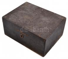 Padláslelet, fa dobozban: iratok, füzetek, levelek, igazolványok