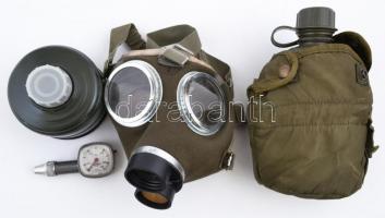 Katonai zsák: gázmaszk (kiegészítővel), kulacs, iránytű, 35×17 cm