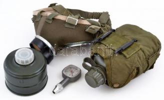 Katonai zsák: gázmaszk (kiegészítővel), kulacs, iránytű, 35×17 cm