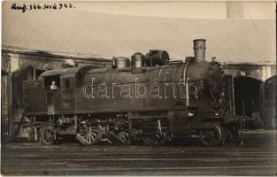 MÁV 342. sorozatú szertartályos gőzmozdonya. Gőzmozdony Szaklap kiadása / Hungarian State Railways locomotive. photo