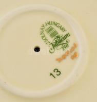 Zsolnay virágos gyertyatartó, kézzel festett, jelzett, apró kopásokkal, m: 13,5 cm