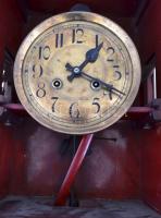 Antik, szecessziós faragott, Ingajáratos falióra, felesütős szerkezettel, fazettált üvegekkel, kulcc...