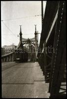 cca 1950 Budapest, a Szabadság híd villamos motívummal, 4 db szabadon felhasználható vintage negatív...