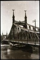 cca 1950 Budapest, a Szabadság híd villamos motívummal, 4 db szabadon felhasználható vintage negatív...
