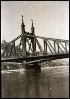 cca 1950 Budapest, a Szabadság híd villamos motívummal, 4 db szabadon felhasználható vintage negatív...