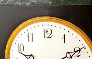 Antik, art deco márvány kandallóra. Masszív márvány. Hátsó ajtó egyik zsanérja lejött, de megvan. 41...