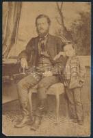 cca 1856 Jelzés nélküli vintage fénykép, kartonra kasírozva, 11,8x8 cm