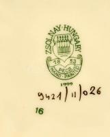 Zsolnay pillangós doboz, kézzel festett, jelzett, apró kopásokkal, 10×10×6,5 cm