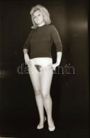 cca 1973 Vizuális idézetek a kellemes kalandok titkos naplójából, szolidan erotikus felvételek, 28 d...