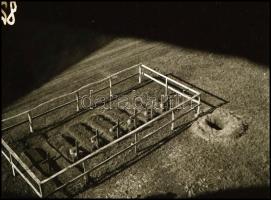 cca 1942 Thöresz Dezső (1902-1963) békéscsabai gyógyszerész és fotóművész szolgálatot teljesített eg...