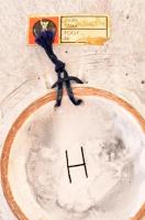 Iparművész Vállalatos jelzett falitál, festett mázas kerámia, apró máz hibákkal, d: 23 cm