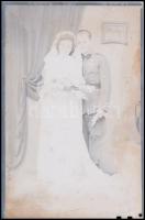 cca 1944 Kiskunfélegyháza, katonák a Marika fotóműteremben, 13 db vintage síkfilm negatív, 6x9 cm és...