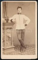 cca 1869 Eger, kadét Mihály József fényképész műtermében, vizitkártya méretű vintage fénykép, 10x6 cm