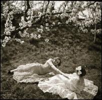 cca 1935 Mozgásművészeti kompozíciók, Szőllősy Kálmán (1887-1976) budapesti fényképész és fotóművész...