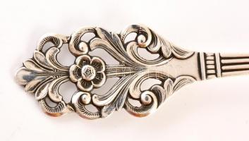 Ezüst(Ag) virágos nyelű habos kanál, jelzett, h: 17 cm, nettó: 34,9 g