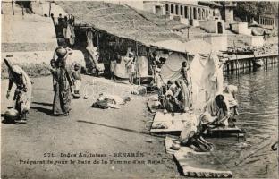 Varanasi, Benares; Préparatifs pour le bain de la Femme dun Rajah / Bath preparations for a Rajahs wife, folklore