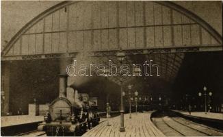 Locomotive at a British railway station, The Locomotive Magazin Series postcard