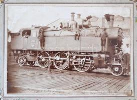 cca 1900 6 db keményhátú vasutat ábrázoló  nagyobb méretű fotó. Állomások, mozdonyok. / 6 large loco...