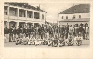 Eger kaszárnya udvara