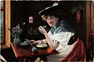 10 db régi hölgyek motívumlap / 10 pre-1945 ladies motive cards