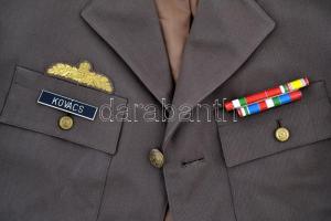 Magyar repülős századosi egyenruha