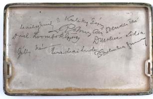 Ezüst (Ag.) cigarettatárca, belül Nyírő Gyula orvos kollégáinak aláírásaival, fedelén "1937. ja...