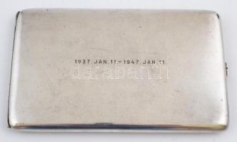 Ezüst (Ag.) cigarettatárca, belül Nyírő Gyula orvos kollégáinak aláírásaival, fedelén "1937. ja...