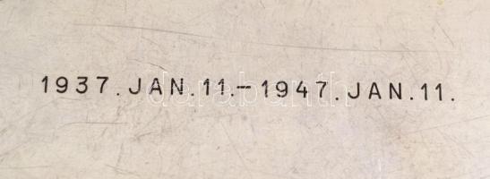 Ezüst (Ag.) cigarettatárca, belül Nyírő Gyula orvos kollégáinak aláírásaival, fedelén "1937. ja...