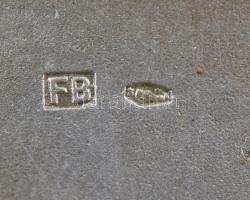 Ezüst (Ag.) cigarettatárca, belül Nyírő Gyula orvos kollégáinak aláírásaival, fedelén "1937. ja...