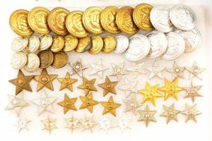 Szovjet és magyar hadsereg katonai gombok, rangjelzések, sapkajelvények